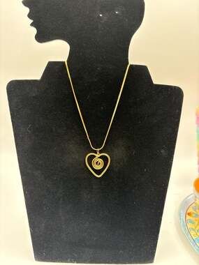 Gold tone spiral heart necklace- Vintage